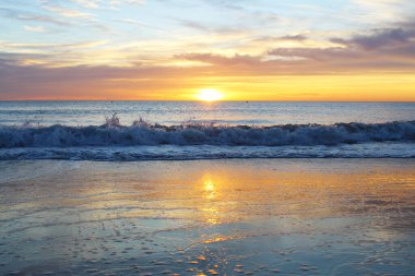 Sahilde doğal arka plan güzel gün batımı