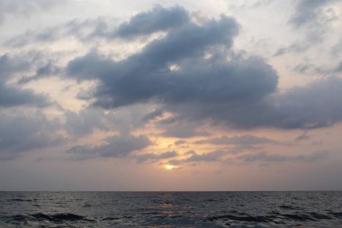 Denizde güzel bir gün batımı