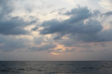 Okyanusta gün batımı