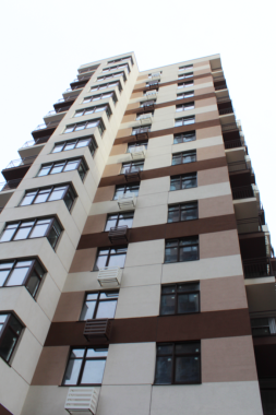  Pencereli modern ofis binası