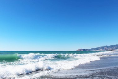 Akdeniz 'in güzel dalgaları.