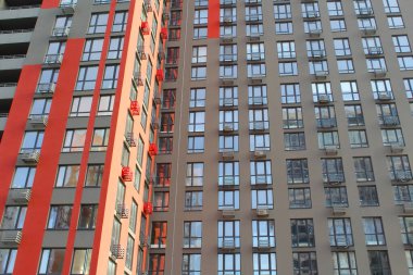 Yeni şehrin yeni modern apartmanı