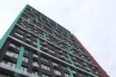 Yeni binanın ön cephesi. Ukrayna, Kyiv 'deki modern apartman binası