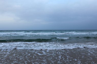 Gökyüzü ve denizin doğal bulutlu arkaplanı