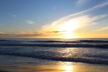 Sahilde gün batımı