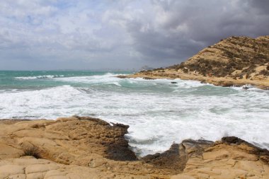 Kuzey Kıbrıs 'taki Akdeniz plajı..