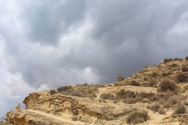 İsrail 'in kuzeyindeki Negev çölünün dağlarının manzarası.