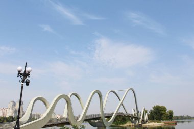 Ukrayna, Kyiv 'deki Dnipro Nehri üzerindeki Khvylia Köprüsü