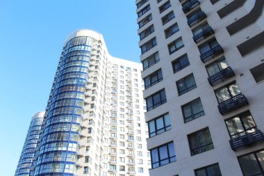 Şehirdeki modern apartman