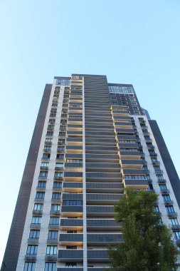 Şehrin modern binası