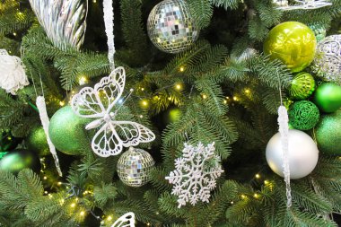 Noel süslemeli Noel ağacı, Yeni Yıl ve Noel