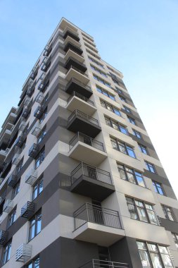 Yeni modern apartmanlar, balkonlar, yeni apartmanlar.