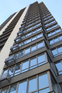 Yeni modern apartman, balkonlar, Kyiv şehrinde yeni bir apartman.