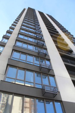 Şehrin modern binası