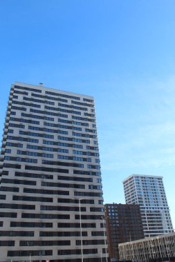 Şehrin modern binası