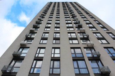 Kyev şehrindeki modern iskan binası