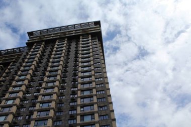 Şehrin modern binası