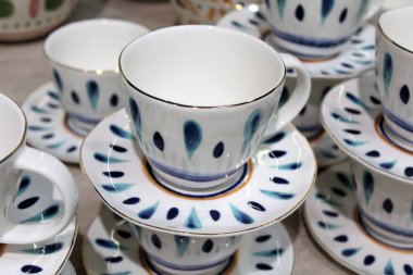 Masa takımları, güzel bardaklar, masaya seramik bardaklar.