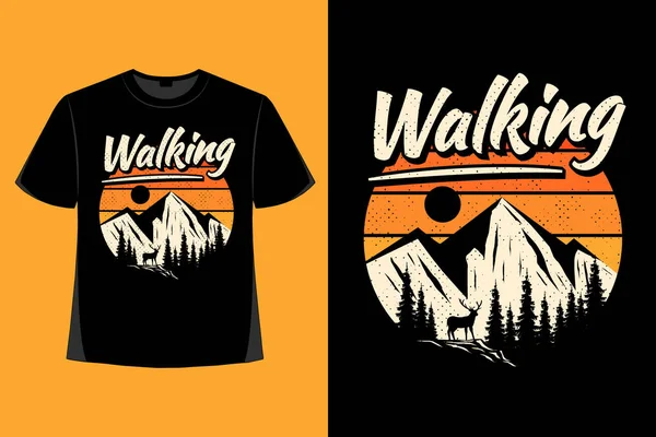 Shirt Design Caminhada Montanha Cervo Natureza Retro Vintage Ilustração —  Vetores de Stock