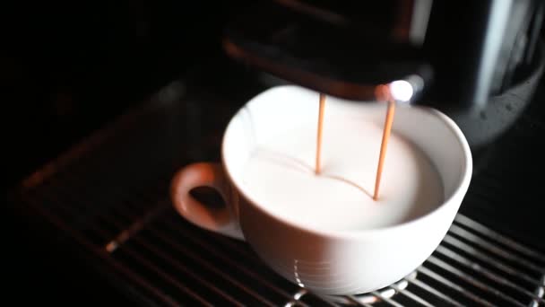 Ekspres Kawy Robi Cappuccino Wysokiej Jakości Materiał Filmowy Fullhd — Wideo stockowe