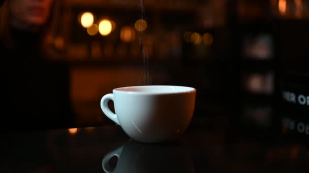 Colocar Açúcar Café Copo Branco Imagens Fullhd Alta Qualidade — Vídeo de Stock