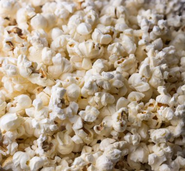 tuzlu patlamış mısır, lezzetli, az yağlı, sağlıklı atıştırmalık arka plan dokusu, sığ alan derinliği, makro