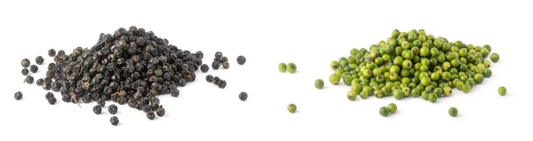 Зелені Сирі Сушені Чорні Перці Купа Пряних Приправлених Інгредієнтів Ізольовані — стокове фото