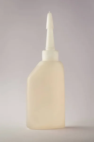 Butelka Oleju Uniwersalnego Mały Plastikowy Pojemnik Smar Uniwersalny Izolowany Neutralnym — Zdjęcie stockowe