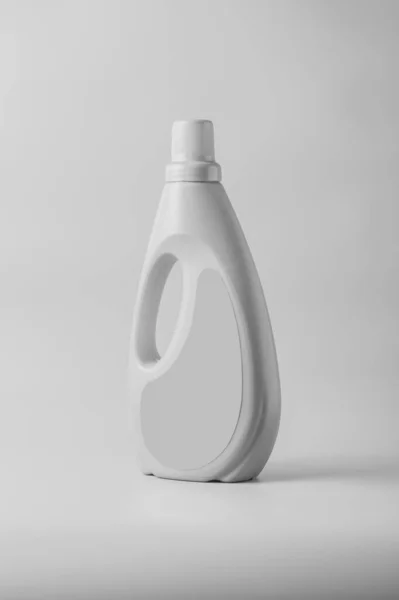 Garrafa Plástico Químico Doméstico Com Alça Etiqueta Branco Isolado Fundo — Fotografia de Stock