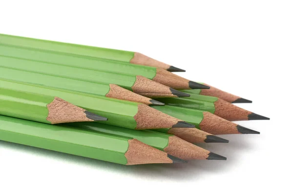 Tas Crayons Couleur Verte Empilés Bois Aiguisés Isolés Sur Fond — Photo
