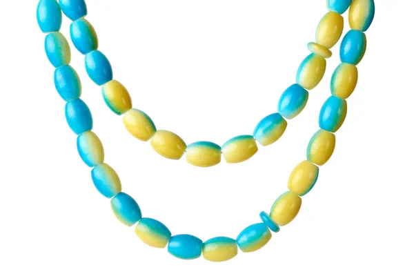 Цепочка Ожерелье Светло Голубых Желтых Бусин Строка Пластиковых Бусин Изолированы — стоковое фото