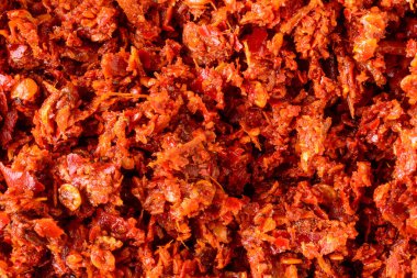 Baharatlı maldivler balık cipsi ya da pullu sos, kırmızı biber, domates, zencefil, sarımsak ve tuz, taze gıda arkaplan dokusu, yakın plan