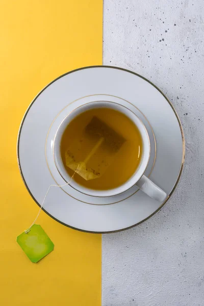 Csésze Tea Tea Táska Fényes Sárga Fehér Texturált Háttér Kétszínű — Stock Fotó