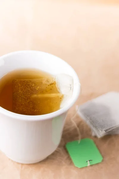 Csésze Tea Zöld Teafilteres Címkével Közelkép Másolási Hellyel Mockup Sablon — Stock Fotó
