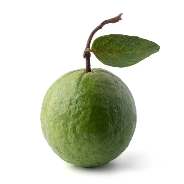 Guawa Całe Owoce Tropikalne Liściem Izolowane Białym Tle — Zdjęcie stockowe