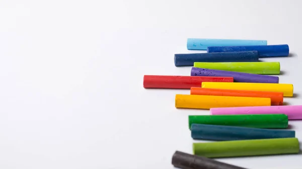 Crayons Pastel Huile Multicolore Sur Fond Blanc Prêt Dessiner Modèle — Photo