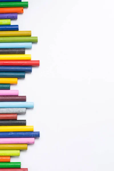 Crayons Pastel Huile Multicolore Sur Fond Blanc Prêt Dessiner Modèle — Photo