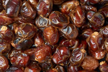 Yüksek doğal şeker içeriği ve temel besin maddelerinden kaynaklanan mükemmel enerji kaynağına sahip yenilebilir ve tropikal tatlı meyveler.