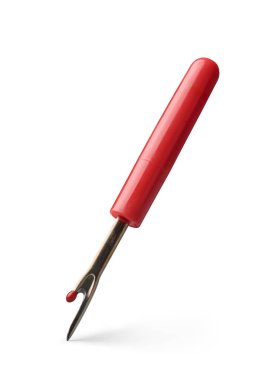 Dikiş sökücü ya da dikiş sökücü izole edilmiş beyaz arka plan, dikişleri keskin nokta, kavisli bıçak ve kırmızı sapla kesip çıkarmak için kullanılan küçük araç