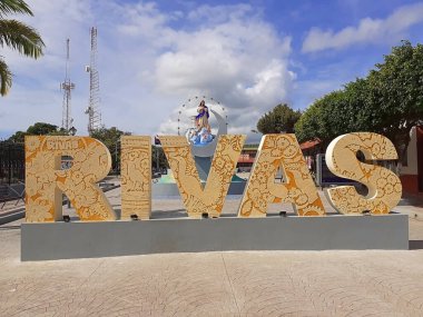 Rivas şehrinin mektupları, arka planda güzel bir anıt..