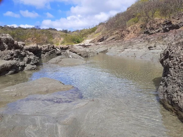 Playa El Remanso, Nikaragua 'da doğal havuz.