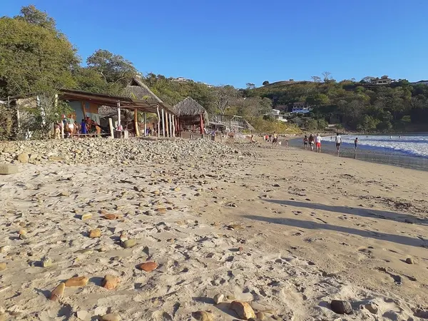 El Remanso Sahili, Taşlar ve Kum.