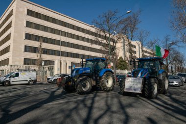 İtalya ve Avrupa şehirlerinde Avrupa 'nın tarım sektöründeki yasa ve politikalarına karşı traktör gösterileri, yürüyüşleri ve gösterileri. Torino, İtalya, 5 Şubat 2024