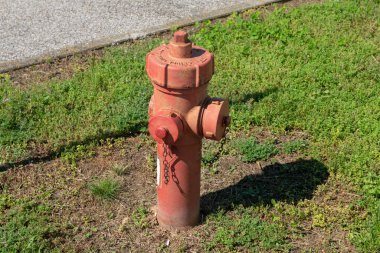 Yangın musluğu, yangın emniyeti yangın söndürücülerin hortum bağlantılarıyla noktaların tasarımını etkiler. Ateş kontrol ve bakım. yangın önleme.