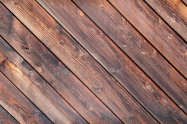 Modern bir binadaki boncuklu ahşap dokusu. Termal önlükleri korumak için ön cephe yapmak için ideal. Enerji sınıfını geliştiriyorum. Çağdaş bir tasarıma sahip doğal maddelerin kaplanması, uyumlu ve sofistike bir görünüme hayat veriyor..