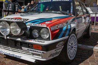 Lancia Delta Integrale, ralli dünyasında bir ikondur, kazanan bir süper araba, İtalyan mühendislik ve tasarım şaheseridir. Yarış spor arabası performansı ve ileri tüm tekerden çekişiyle övgü topladı. haber olayları