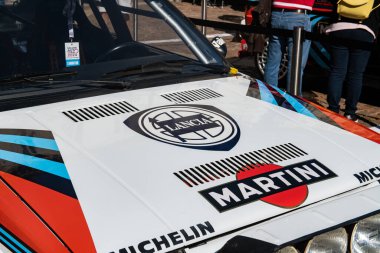 Logo Lancia Delta Integrale, ralli dünyasında bir ikondur, kazanan bir süper araba, İtalyan mühendislik ve tasarım şaheseridir. Yarış spor arabası performansı ve ileri tüm tekerden çekişiyle övgü topladı. haberler, olaylar.