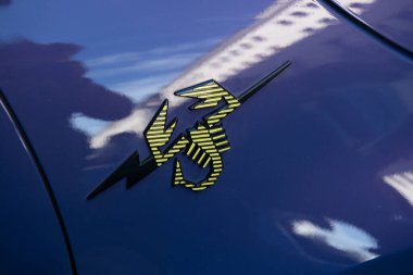 Abarth arabaları geliştirilmiş motorlar ve spor tasarımı sayesinde agresiflikleri ve performanslarıyla ünlüdür. Stellantis takımı, tarihindeki tek akort markası, Torino, İtalya 14 Eylül 2024