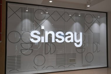 Sinsay tabelası, LPP Inc. Group, moda sektöründe giyim mağazası, marka tüm dünyaya yayılmış. Polonya merkezli çok uluslu Polonya şirketi Gdansk, Polonya 'da giysi tasarımı, üretimi ve dağıtımını içerir. haberler, olaylar, e-ticaret