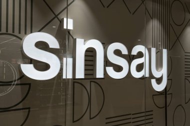 Sinsay tabelası, LPP Inc. Group, moda sektöründe giyim mağazası, marka tüm dünyaya yayılmış. Polonya merkezli çok uluslu Polonya şirketi Gdansk, Polonya 'da giysi tasarımı, üretimi ve dağıtımını içerir. haberler, olaylar, e-ticaret